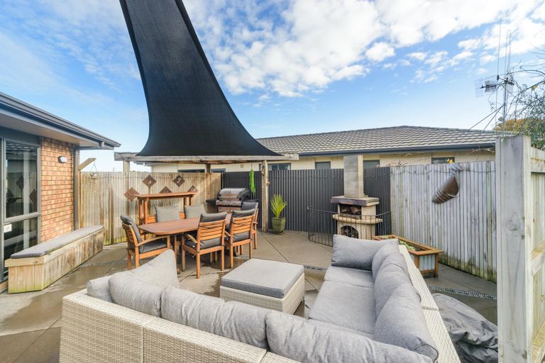 Photo of property in 14 Daniel Place, Kelvin Grove, Palmerston North, 4414