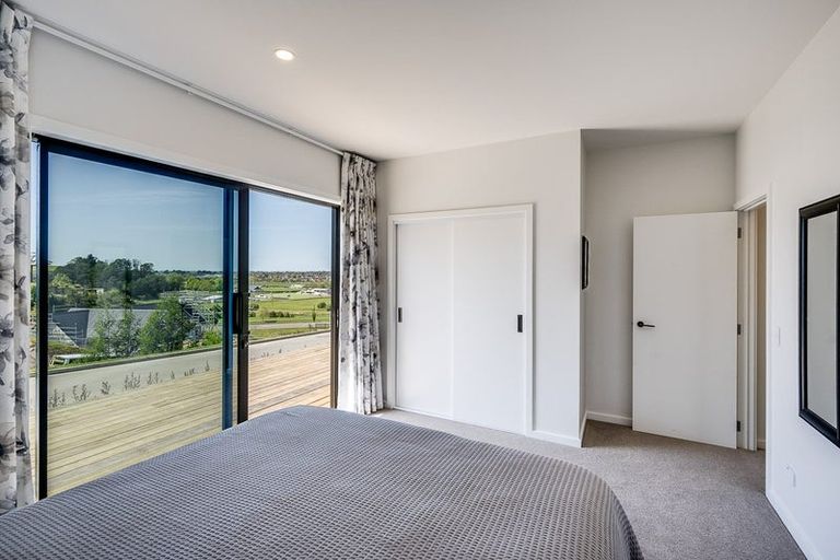 Photo of property in 91 Oak Road, Poraiti, Napier, 4112