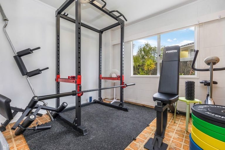 Photo of property in 12 Finlow Drive, Te Atatu South, Auckland, 0610