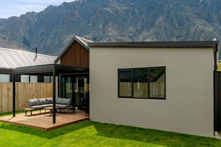 Photo of property in 20 Fallow Street, Jacks Point, 9371