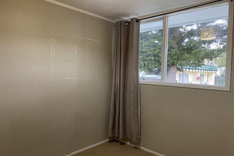 Photo of property in 2/12 Wood Street, Wallaceville, Upper Hutt, 5018