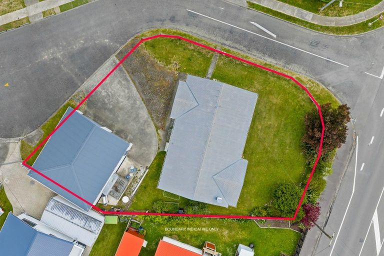 Photo of property in 14 Wairau Road, Picton, 7220