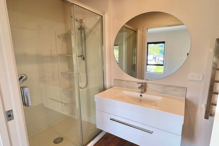 Photo of property in 5b Stockport Grove, Churton Park, 6037