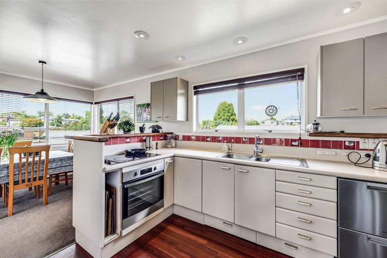 Photo of property in 23 Holloway Place, Forest Lake, Hamilton, 3200