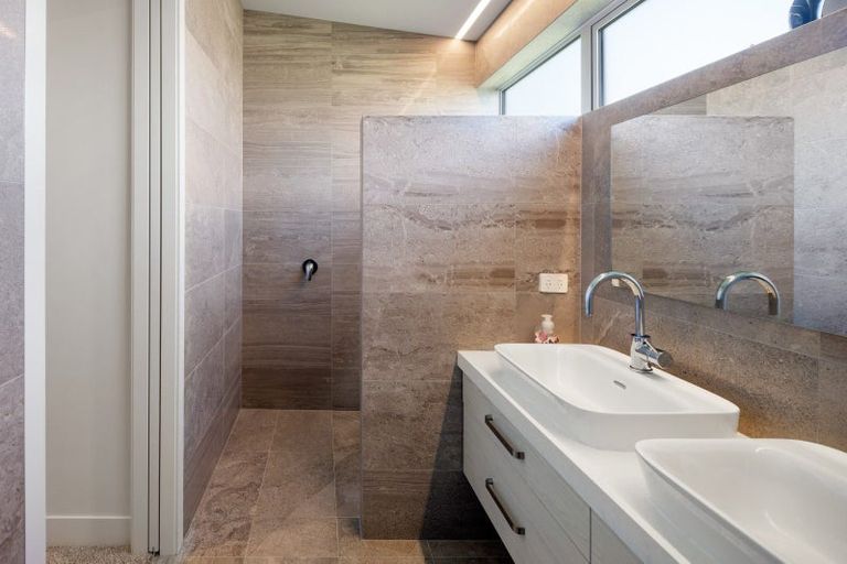 Photo of property in 1 Baxter Michael Crescent, Cambridge, 3434