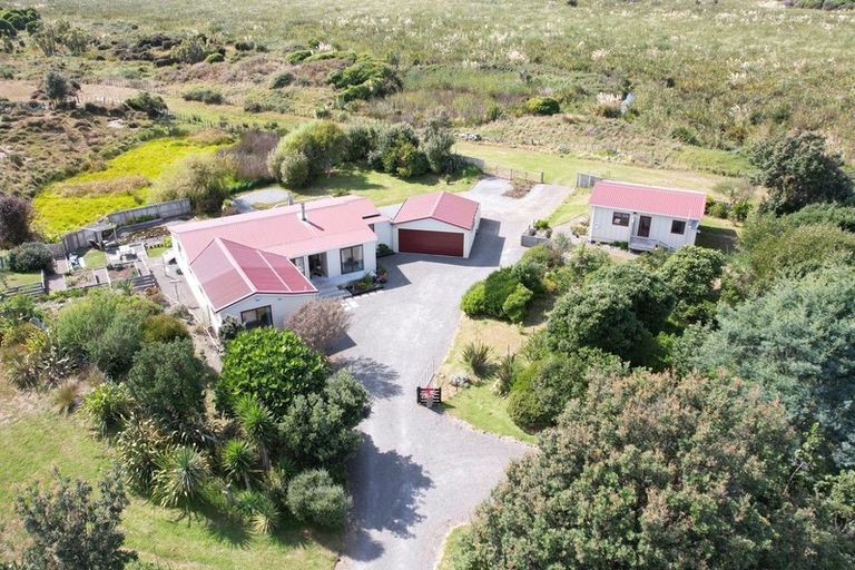 Photo of property in 72 Rutherford Drive, Waikanae Beach, Waikanae, 5036