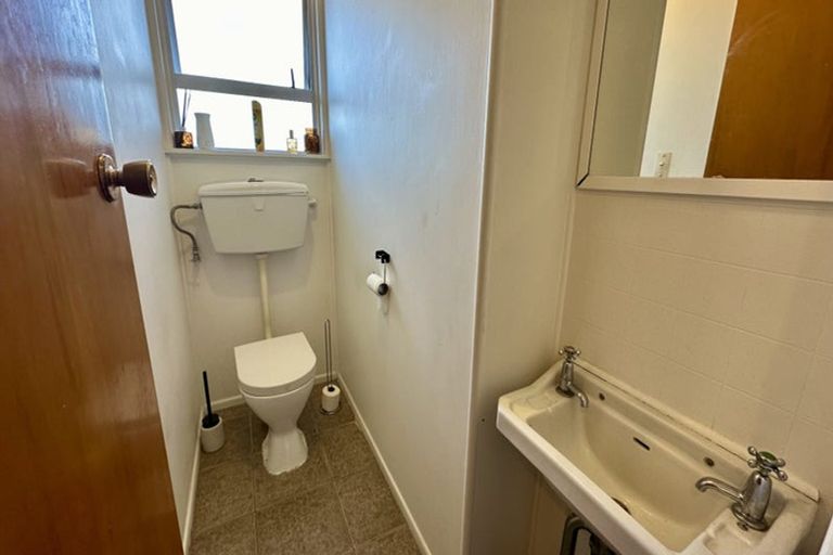 Photo of property in 81 Edmonton Road, Henderson, Auckland, 0612