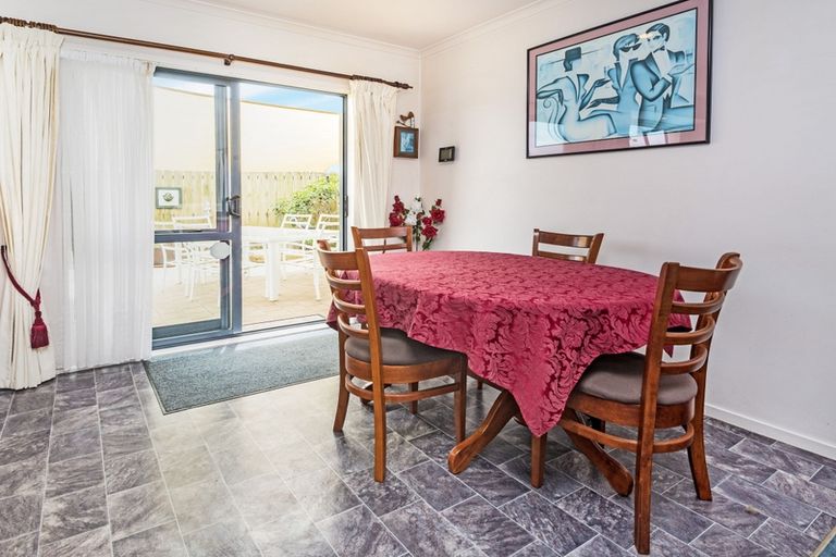 Photo of property in 21 Pitt Avenue, Clendon Park, Auckland, 2103