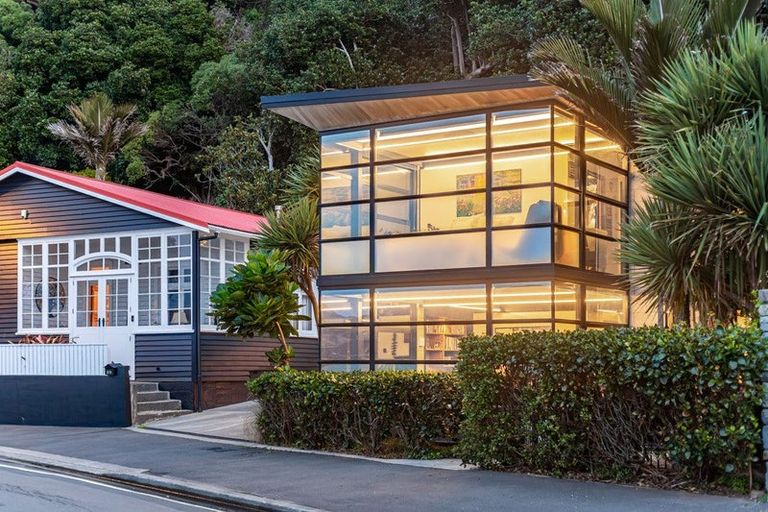 Photo of property in 377a Karaka Bay Road, Karaka Bays, Wellington, 6022