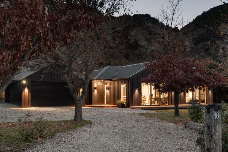 Photo of property in 10a Old Racecourse Road, Albert Town, Wanaka, 9305