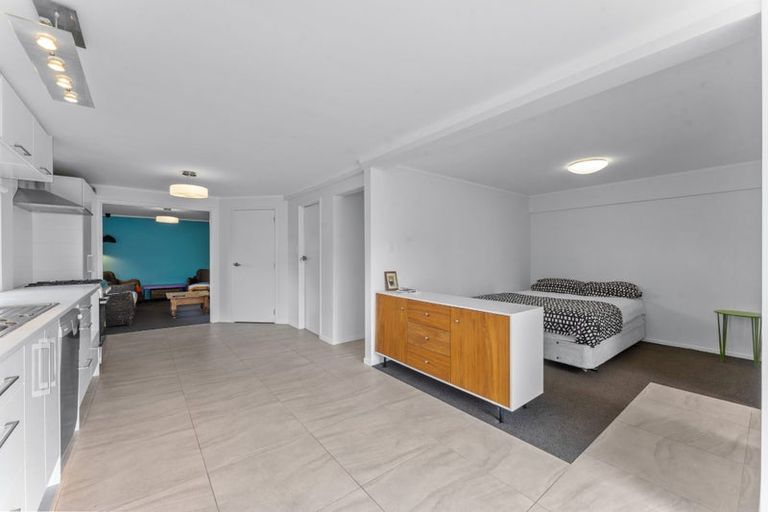 Photo of property in 1/64 Seaview Road, Castor Bay, Auckland, 0620