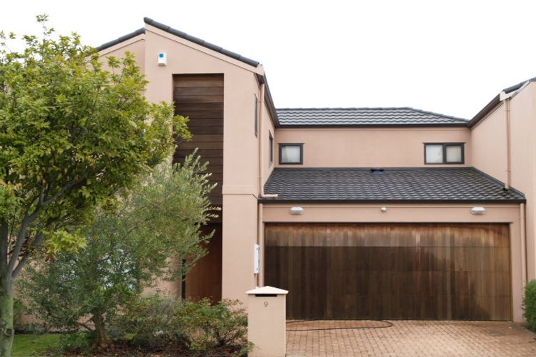 Photo of property in 9 Spalding Rise, Golflands, Auckland, 2013