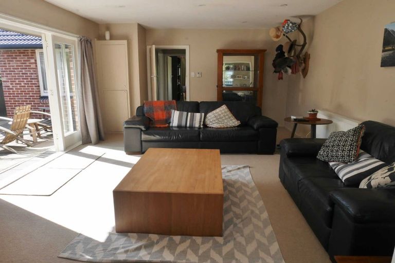 Photo of property in 28 Manor Place, Bryndwr, Christchurch, 8053