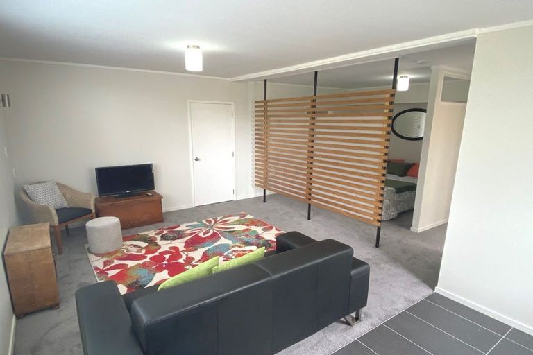 Photo of property in 3/111 Sylvan Avenue, Northcote, Auckland, 0627