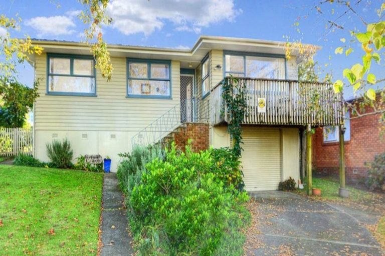 Photo of property in 8 Normanton Street, Glenfield, Auckland, 0629