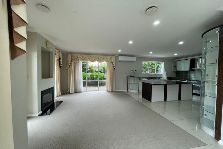 Photo of property in 32 Kaseng Place, East Tamaki Heights, Auckland, 2016