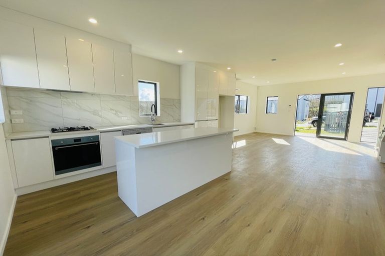 Photo of property in 42b Crestview Rise, Papakura, 2110