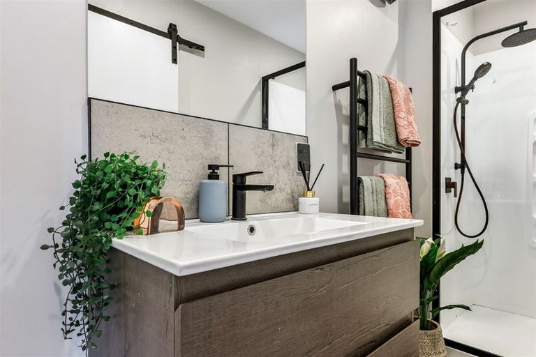 Photo of property in 70 Woodbury Street, Russley, Christchurch, 8042