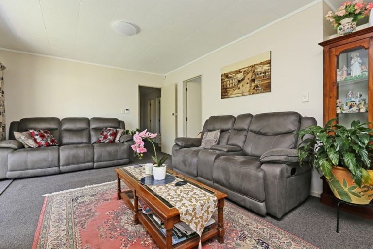 Photo of property in 2/1003 Caroline Road, Mayfair, Hastings, 4122