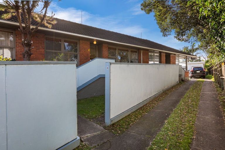 Photo of property in 3/236 Lake Road, Hauraki, Auckland, 0622