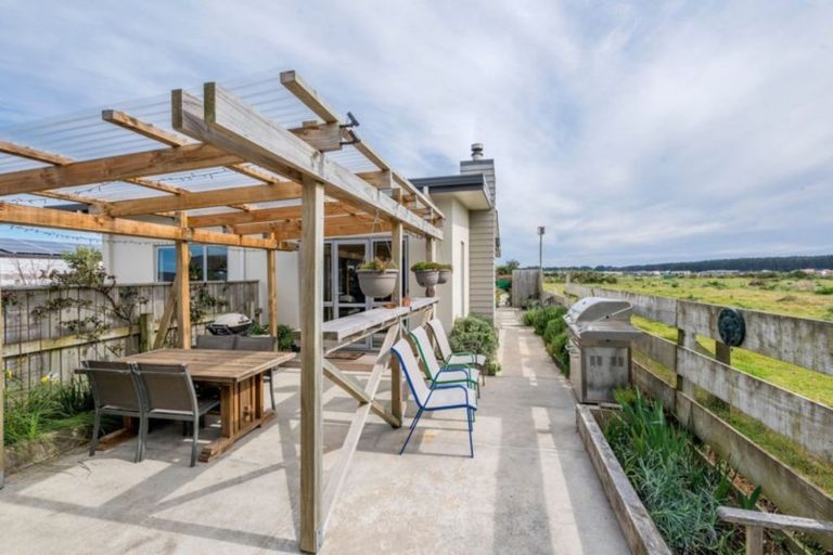 Photo of property in 33 Forbes Road, Foxton Beach, Foxton, 4815