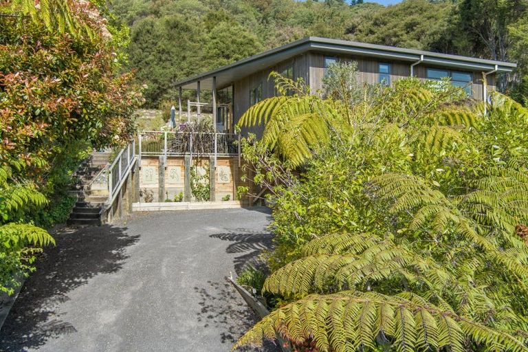 Photo of property in 71a Milton Terrace, Picton, 7220