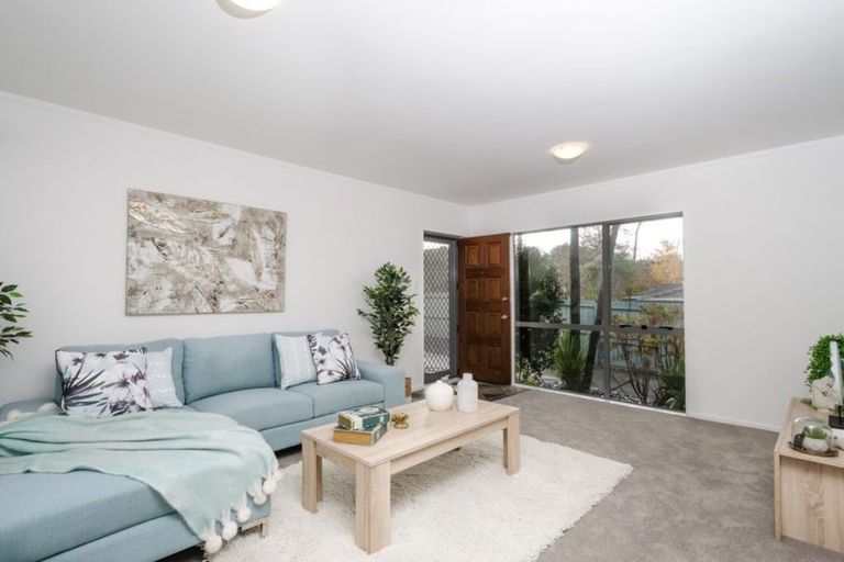 Photo of property in 76 Birdwood Road, Swanson, Auckland, 0612