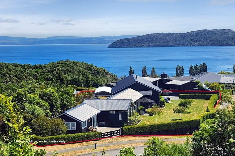 Photo of property in 1 Peregrine Place, Kinloch, Taupo, 3377