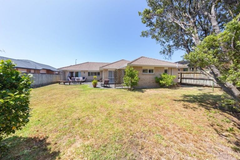 Photo of property in 13 Maghera Drive, East Tamaki Heights, Auckland, 2016