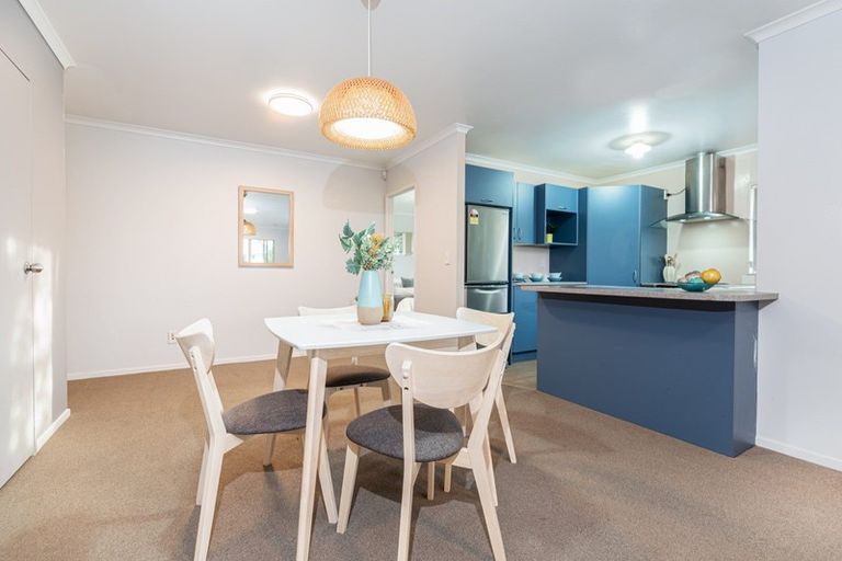 Photo of property in 76 Colwill Road, Massey, Auckland, 0614
