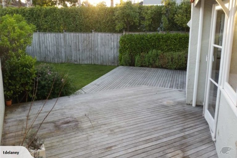 Photo of property in 60 Old Lake Road, Narrow Neck, Auckland, 0624