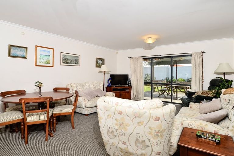 Photo of property in 6 Westvale Avenue, Ranui, Auckland, 0612