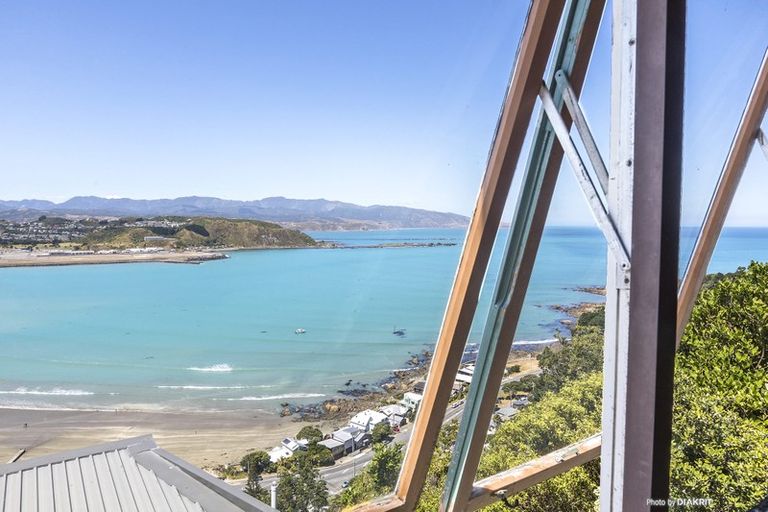 Photo of property in 10 Pari Tai Way, Houghton Bay, Wellington, 6023