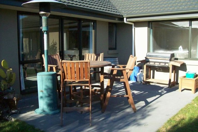 Photo of property in 15 Harrys Way, Redwood, Christchurch, 8051