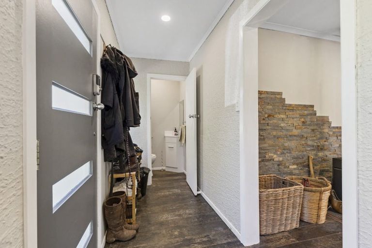 Photo of property in 1 Williams Terrace, Fitzherbert, Palmerston North, 4410