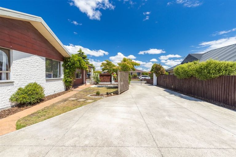 Photo of property in 96 Royal Park Drive, Parklands, Christchurch, 8083