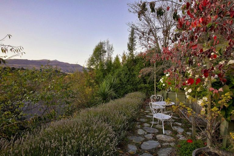 Photo of property in 361 Tucker Beach Road, Queenstown Hill, Queenstown, 9371