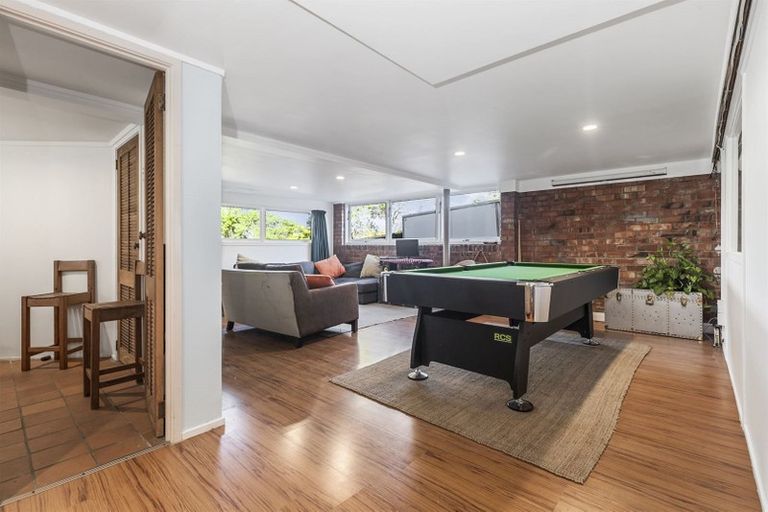 Photo of property in 2 Roberts Avenue, Belmont, Auckland, 0622