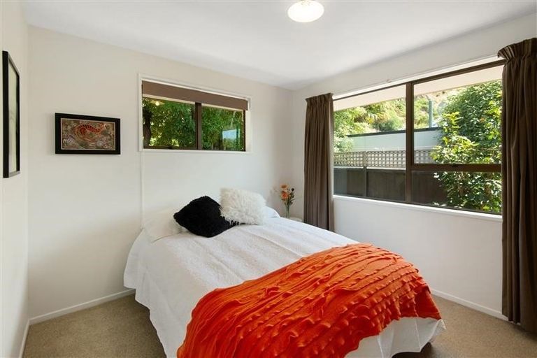 Photo of property in 2/18a Taupata Street, Redcliffs, Christchurch, 8081