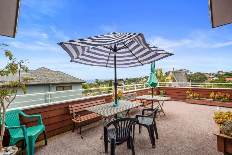 Photo of property in 2/51 Deep Creek Road, Waiake, Auckland, 0630