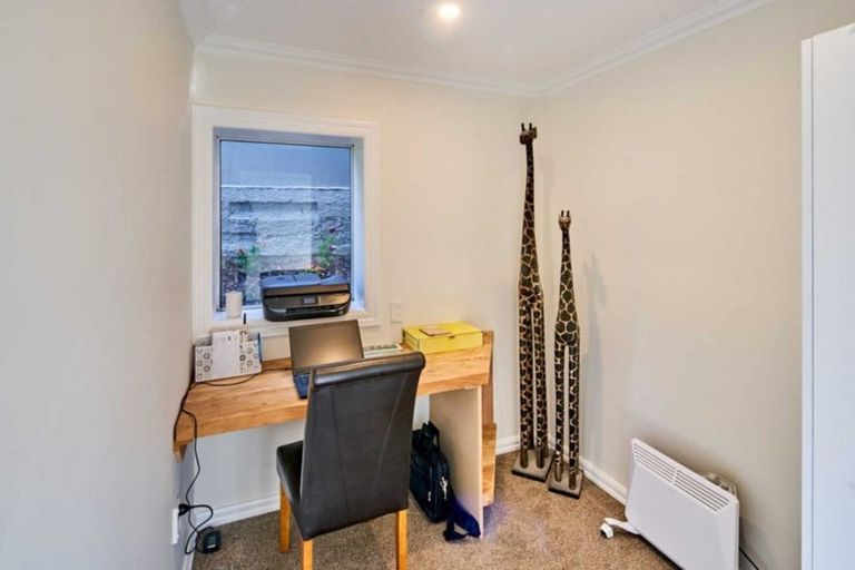 Photo of property in 33 Wyndham Road, Pinehaven, Upper Hutt, 5019