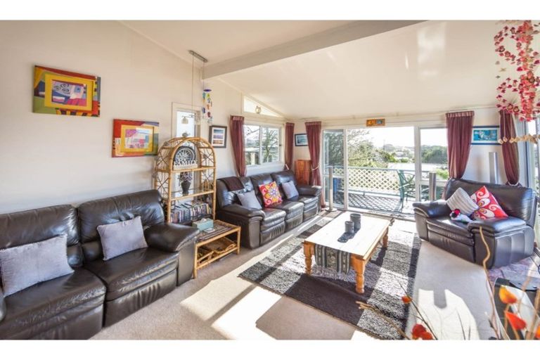 Photo of property in 4 Elliston Crescent, Stanmore Bay, Whangaparaoa, 0932