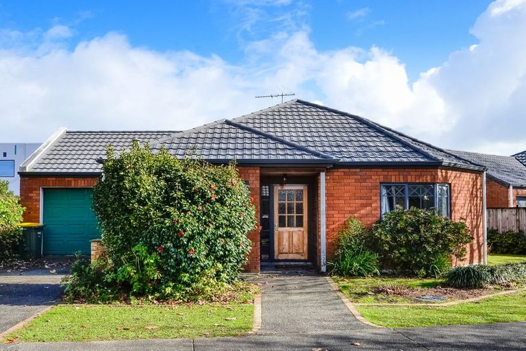 Photo of property in 6 Westvale Avenue, Ranui, Auckland, 0612