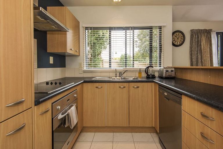 Photo of property in 17 John Jennings Drive, Oteha, Auckland, 0632