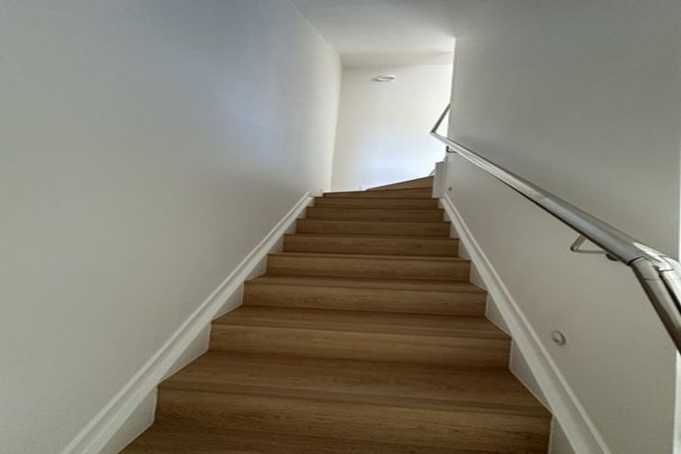 Photo of property in 15a Blenheim Street, Glenfield, Auckland, 0629