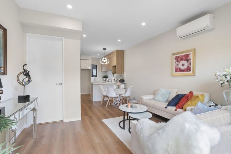 Photo of property in 8/10 Newington Road, Henderson, Auckland, 0612