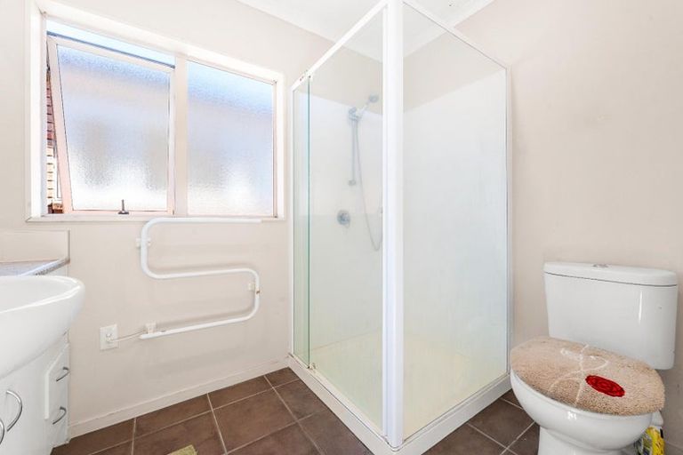 Photo of property in 42 Lilybank Crescent, East Tamaki, Auckland, 2013
