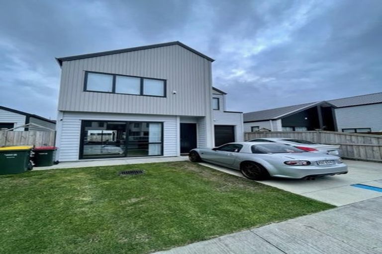 Photo of property in 10 John Burn Road, Takanini, 2110