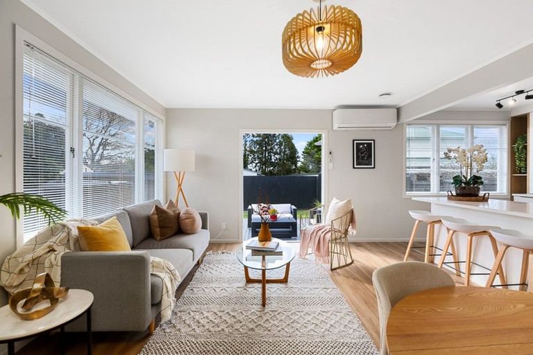 Photo of property in 2/38 Edwards Avenue, Henderson, Auckland, 0610