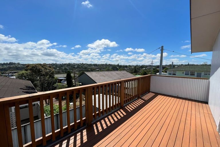 Photo of property in 2/23 Sunnyfield Crescent, Glenfield, Auckland, 0629